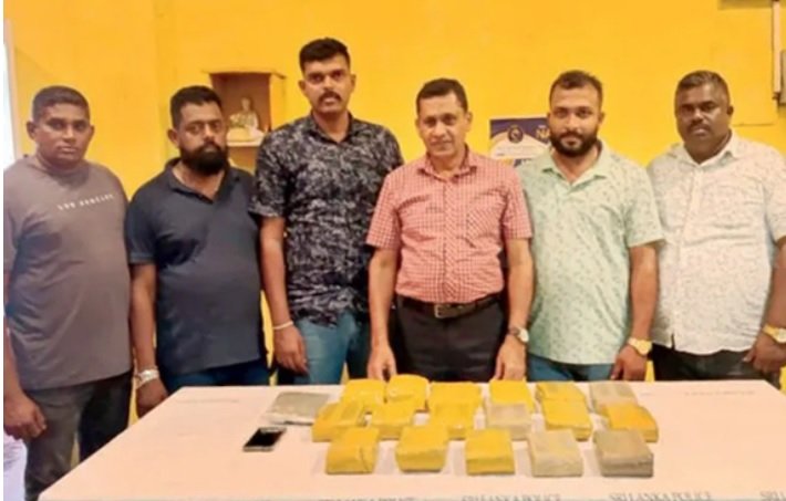 ஆண் வேடத்தில் போதைப்பொருள் கடத்தல்