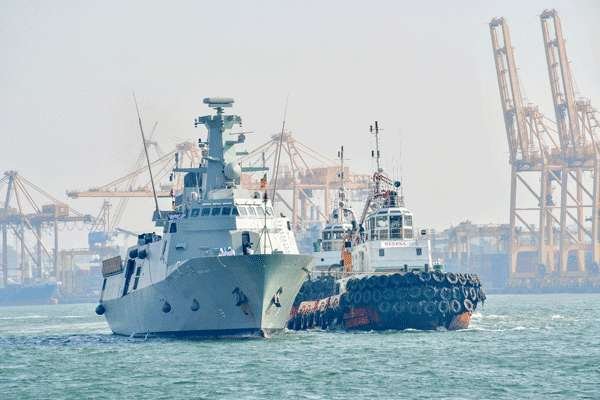 ரோயல் ஓமான் கடற்படை போர்க்கப்பல் கொழும்பு வருகை